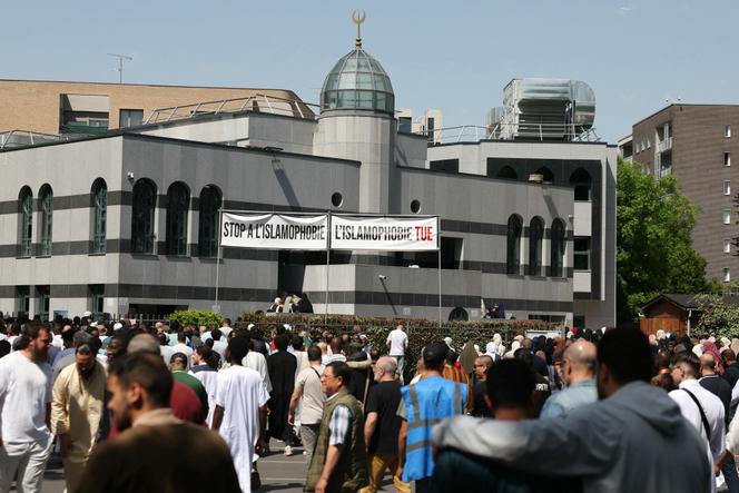 Durante uma homenagem a Aboubakar Cissé, morto em 25 de abril, enquanto ele estava na mesquita de la Grand-Combe (Gard), em Tremblay-en-France (Seine-Saint-DeNis), em 2 de maio de 2025.