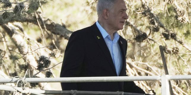 Benyamin Nétanyahou, premier ministre israélien, le 3 juillet 2025, lors de sa première visite au kibboutz Nir Oz depuis que l’endroit a été attaqué par le Hamas le 7 octobre 2023.