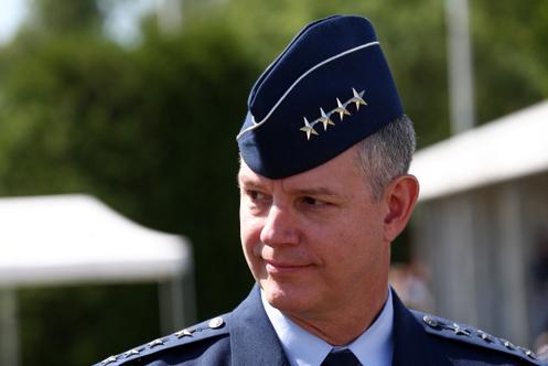 Le général Alexus Grynkewich lors de sa prise de fonctions en tant que nouveau Commandant suprême allié Europe de l’OTAN, au grand quartier général des puissances alliées en Europe, à Casteau, en Belgique, le 4 juillet 2025.