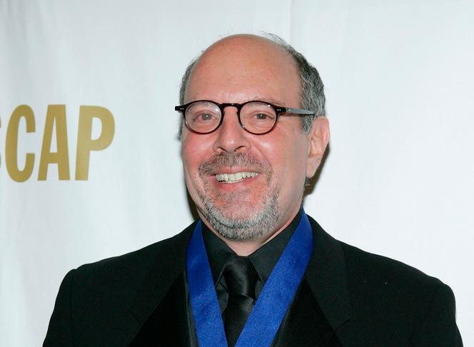 O compositor Mark Snow possui o Golden Note Award na 20ª cerimônia de premiação anual da Sociedade Americana de Compositores, Autores e Editores (ASCAP), em Beverly Hills, Califórnia, 27 de abril de 2005.