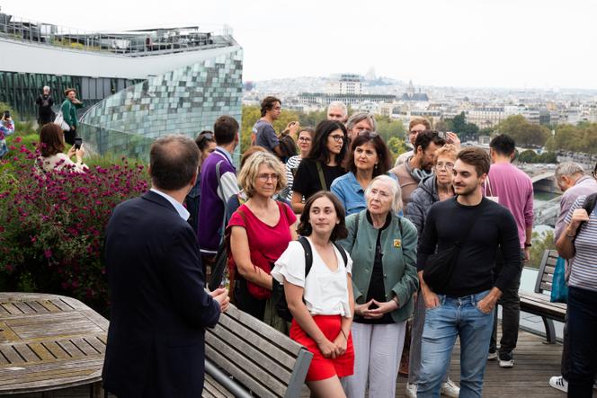 Visite des locaux du journal « Le Monde » avec Jérôme Fenoglio, le directeur du quotidien, en 2024.