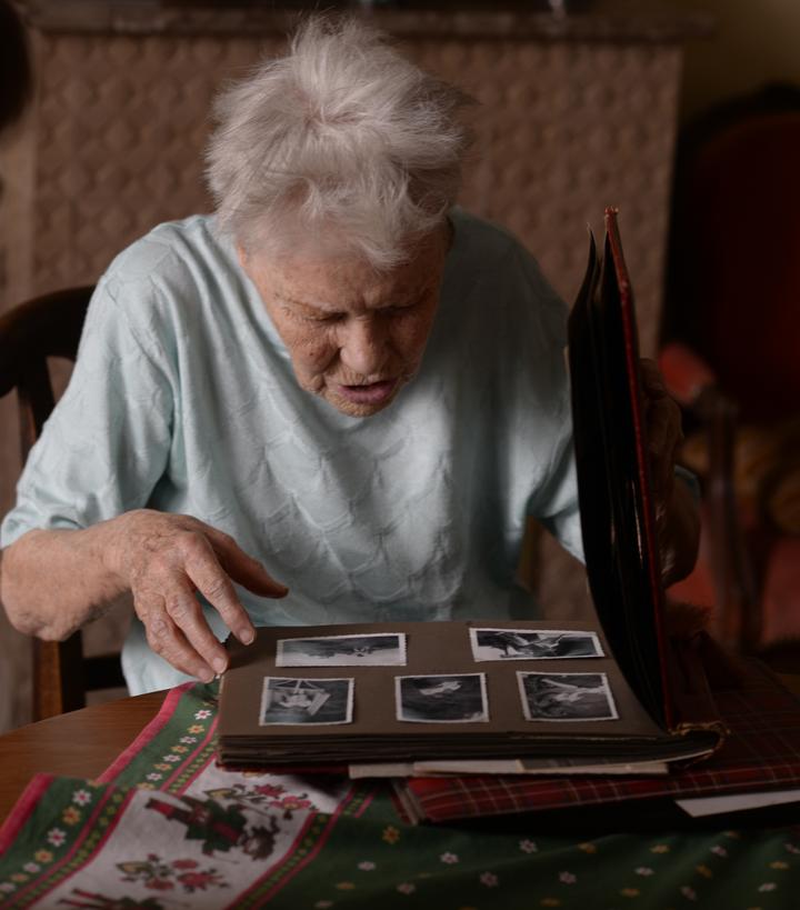 Madeleine Leguedey em casa, em Versalhes, em 23 de junho de 2025.