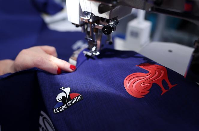 Dans l’atelier de confection de l’usine Le Coq Sportif, à Romilly-sur-Seine, dans l’Aube, le 16 juin 2023.