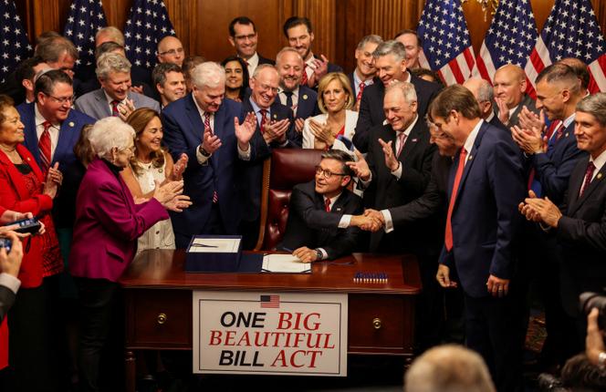 Le président de la Chambre des représentants des Etats-Unis, Mike Johnson, après la signature du projet de loi budgétaire de Donald Trump au Capitole, à Washington, le 3 juillet 2025.