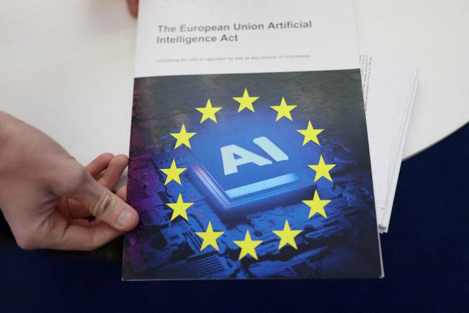 Une copie de la loi sur l’intelligence artificielle de l’Union européenne est exposée lors de l’AI & Big Data Expo 2025, à l’Olympia, à Londres, le 5 février 2025. 
