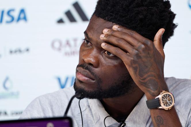 Thomas Partey en conférence de presse au Qatar National Convention Center, à Doha, le 1ᵉʳ décembre 2022.