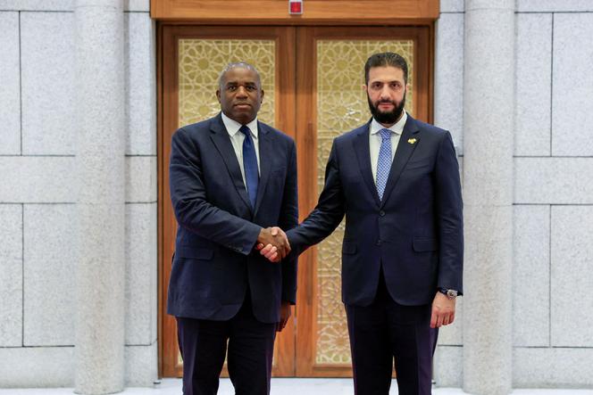 Lors d’une rencontre à Damas entre le chef de la diplomatie britannique, David Lammy, et le président syrien par intérim, Ahmed Al-Charaa, le 5 juillet 2025.