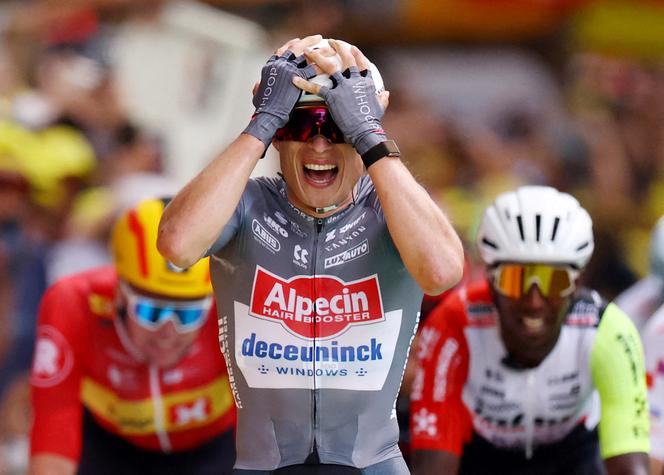 Jasper Philipsen s’est imposé au sprint, à Lille, samedi 5 juillet, lors de la première étape du Tour de France 2025.