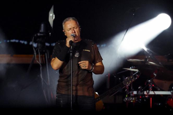 Marko Perkovic, dit Thompson se produit lors du concert qui est sur le point de battre le record mondial du plus grand concert payant, à Zagreb, en Croatie, le 5 juillet 2025.