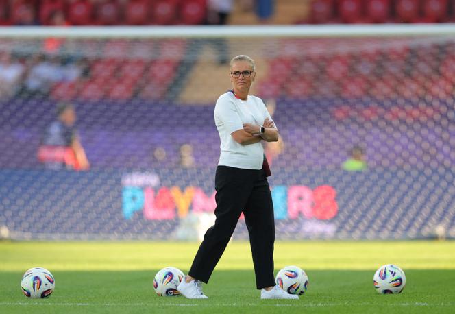 تدريب منتخب إنجلترا تحت إشراف المدربة سارين ويجمان قبل المباراة ضد فرنسا في يورو 2025