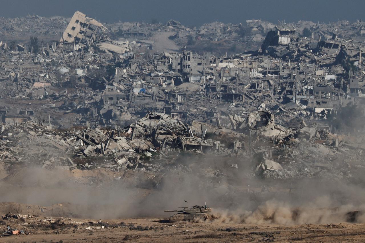 Opération de soldats israéliens sur Gaza, vue depuis la frontière israélienne, le 6 juillet 2025.