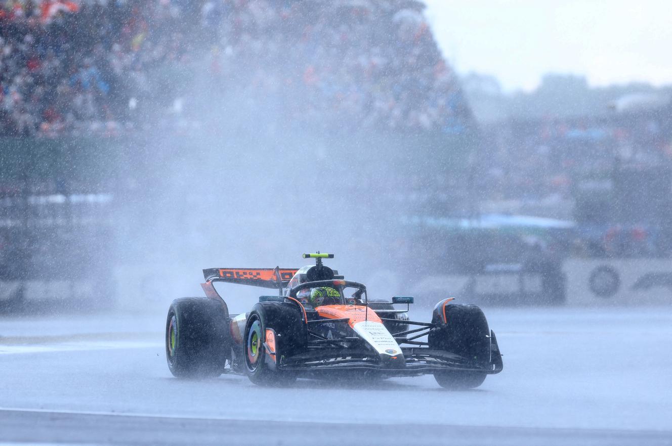 Formule 1 : à Silverstone, Lando Norris et les McLaren résistent aux intempéries pour triompher à domicile