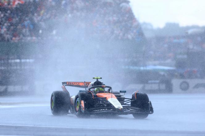 O piloto inglês Lando Norris, na McLaren, durante o Grande Prêmio da Grã -Bretanha, em Silverstone (Reino Unido), em 6 de julho de 2025.