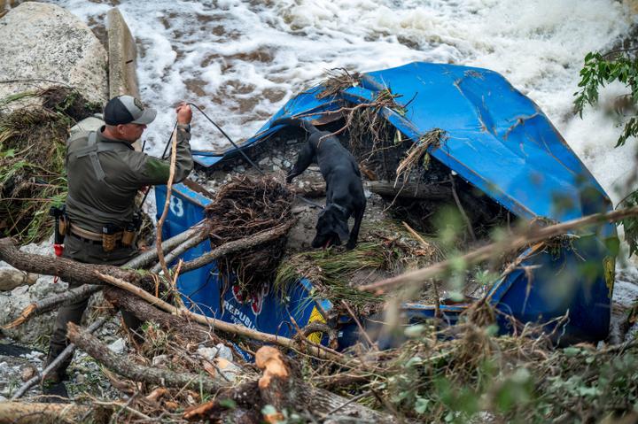 Opérations de recherche au camp d’été Mystic, au lendemain des inondations dues à la crue du fleuve Guadalupe, à Hunt (Texas), le 6 juillet 2025.