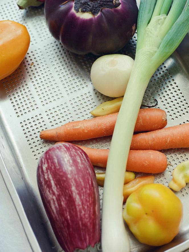 Les ingrédients utilisés par le chef Harouna sement pour préparer son couscous sénégalais.