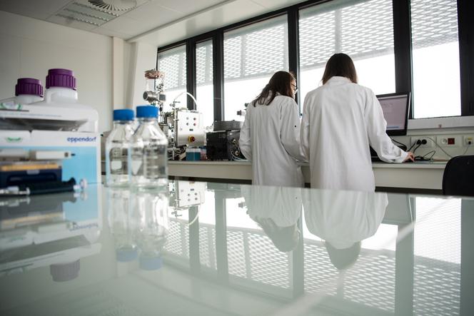 Dans un laboratoire pharmaceutique d’OSE Immunotherapeutics, à Nantes, le 31 mars 2021.