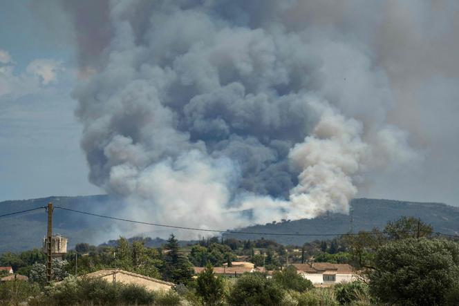 Un incendie est en cours, lundi 7 juillet, près de Narbonne (Aude), et a entraîné la fermeture de l’autoroute A9.