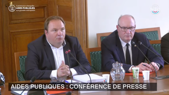 Les sénateurs Fabien Gay (Parti communiste, Seine-Saint-Denis) et Olivier Rietmann (Les Républicains, Haute-Saône), respectivement rapporteur et président de la commission d’enquête sur l’utilisation des aides publiques aux grandes entreprises, à Paris, le 8 juillet 2025.