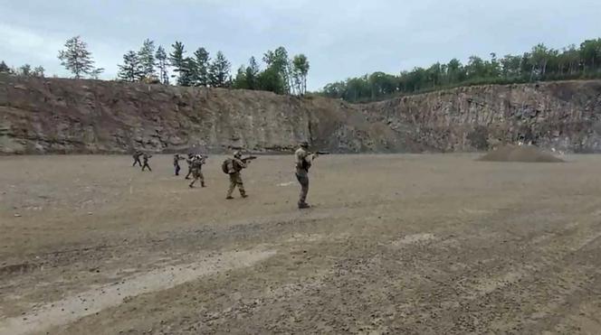 Un entraînement au tir auquel auraient pris part des personnes accusées d’« extrémisme violent à caractère idéologique », selon la gendarmerie royale du Canada.