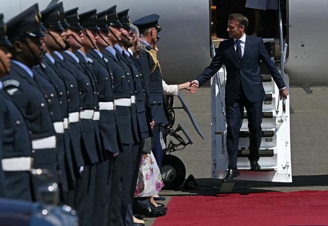 Le président de la République, Emmanuel Macron, à son arrivée au Royaume-Uni, à Ruislip, près de Londres, en vue d’effectuer une visite d’Etat, le 8 juillet 2025.