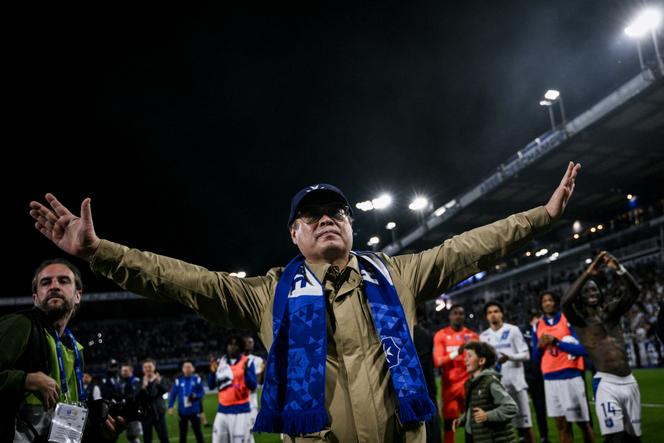 James Zhou, le propriétaire chinois de l’AJA, au stade de l’Abbé-Deschamps, à Auxerre, le 10 mai 2025.