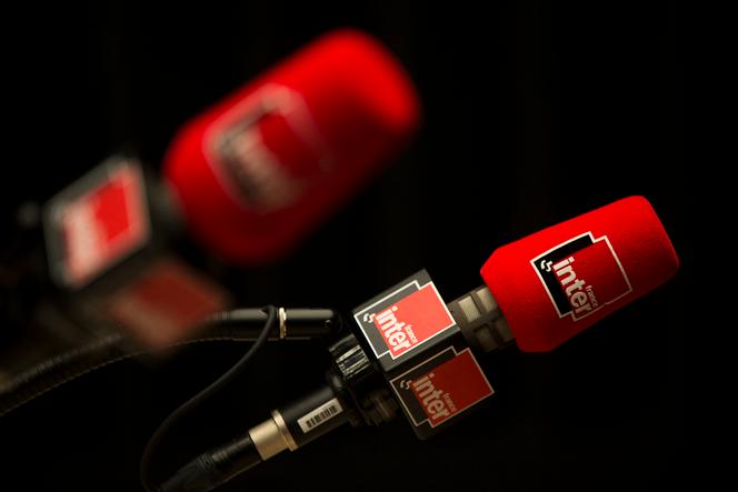 Des micros de la station France Inter, le 3 novembre 2015, à Paris.
