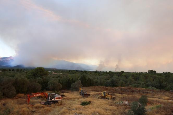 Les feux de forêt autour du village de Xerta, l’un des villages confinés à cause des incendies dans la province de Tarragone, le 8 juillet 2025.