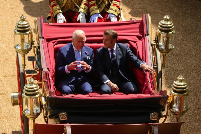 Le roi Charles III et le président Macron arrivent au château de Windsor dans le carrosse « 1902 State Landau », le 8 juillet 2025.  
