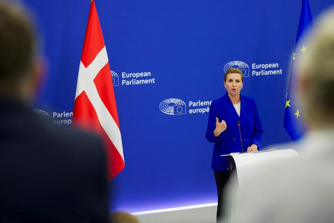 La première ministre danoise, Mette Frederiksen, présente à la presse son programme pour les six mois à venir alors que le Danemark prend la présidence du Conseil de l’UE, lors d’une session plénière du Parlement européen, à Strasbourg, le 8 juillet 2025.