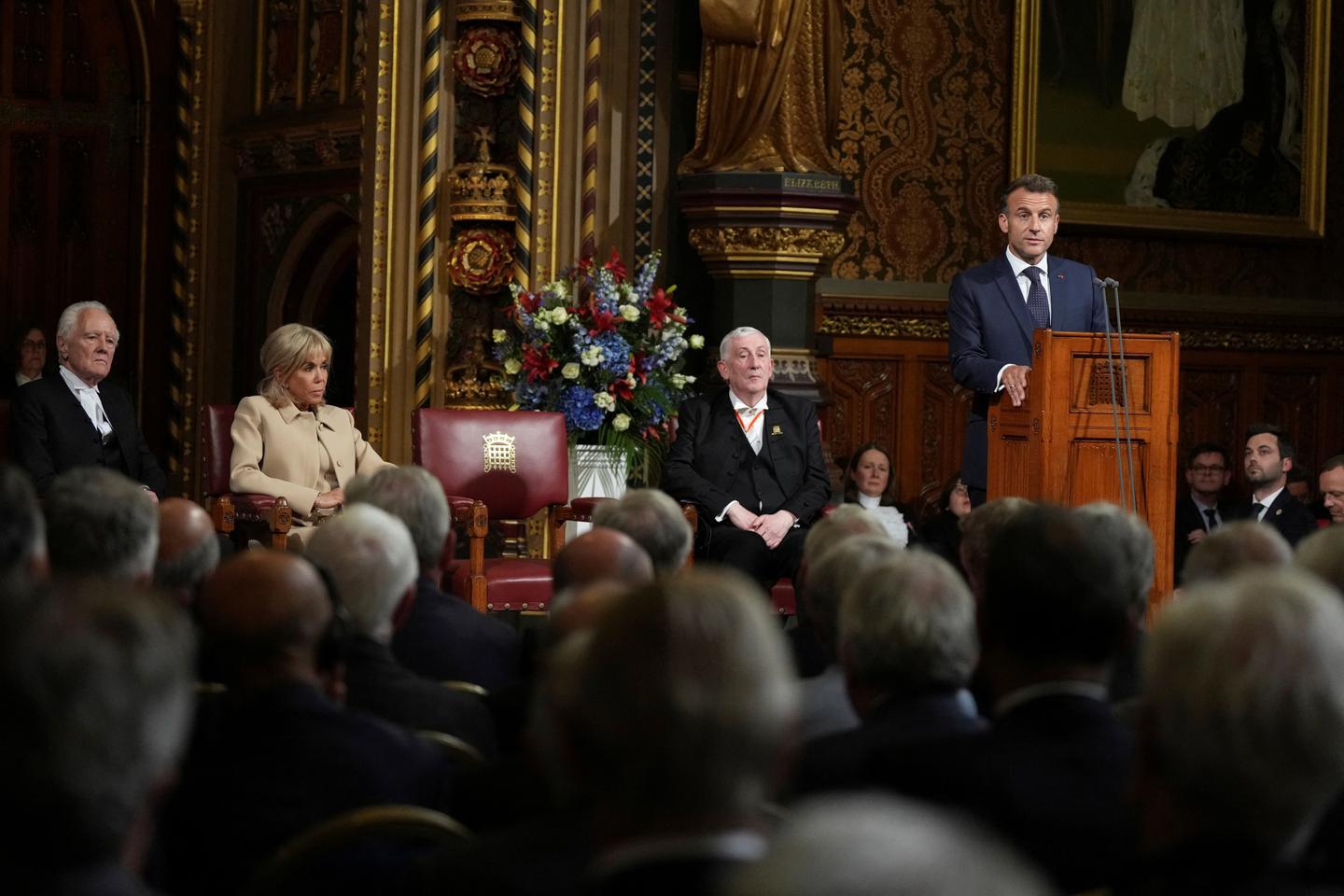 Emmanuel Macron évoque le Brexit devant le Parlement britannique, et parle d’une décision « profondément regrettable » mais que « nous respectons »