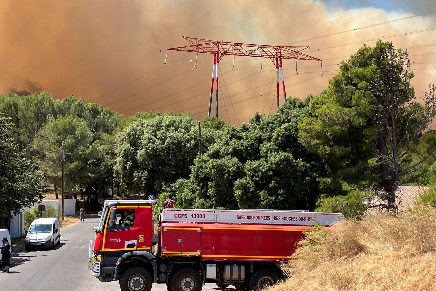 Marseille wildfire decreases in intensity but not extinguished