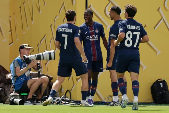 فريق باريس سان جيرمان خلال نصف نهائي كأس العالم للأندية