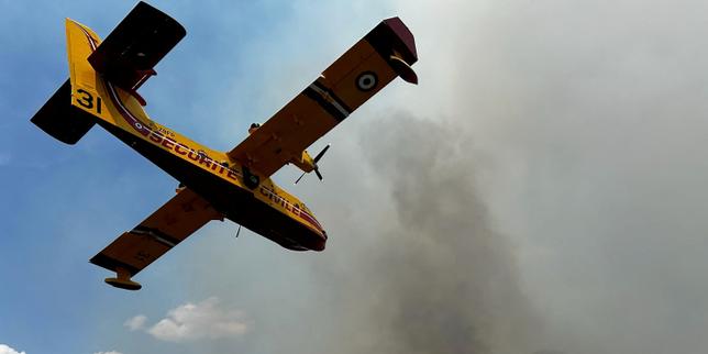 Incendies : la France ne dispose que de 12 Canadair qui ont « 30 ans de moyenne d’âge » thumbnail
