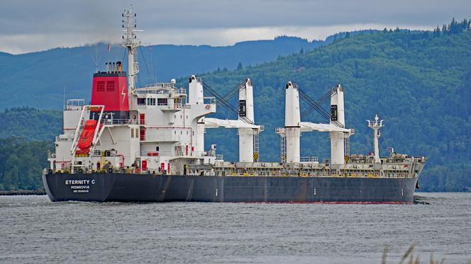 Le navire marchand Eternity C près de Cathlamet, dans l’Oregon, le 23 juillet 2019.