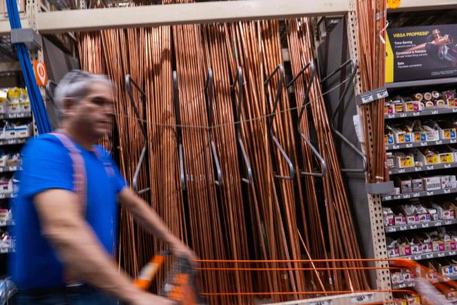 Des câbles de cuivre dans un magasin de bricolage, à New York, le 9 juillet 2025.