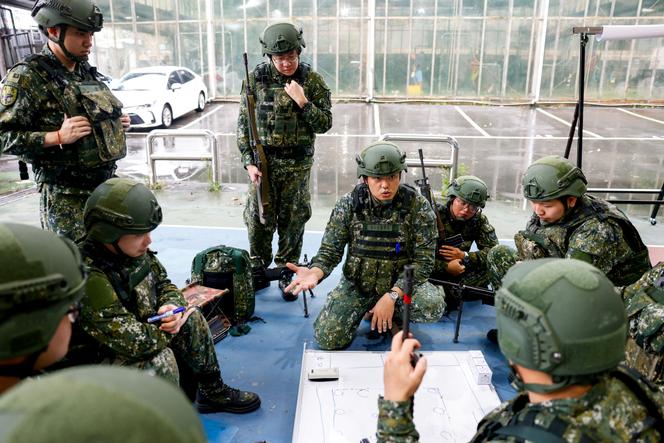 Treinamento reservista antes do início dos exercícios militares 