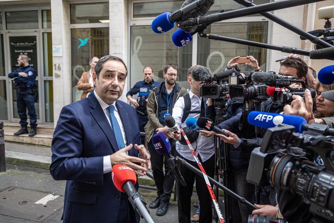 Elie Korchia, le président du Consistoire central israélite de France, à l’extérieur d’une synagogue où un homme a été abattu alors qu’il tentait d’y mettre le feu, à Rouen (Seine-Maritime), le 17 mai 2024.