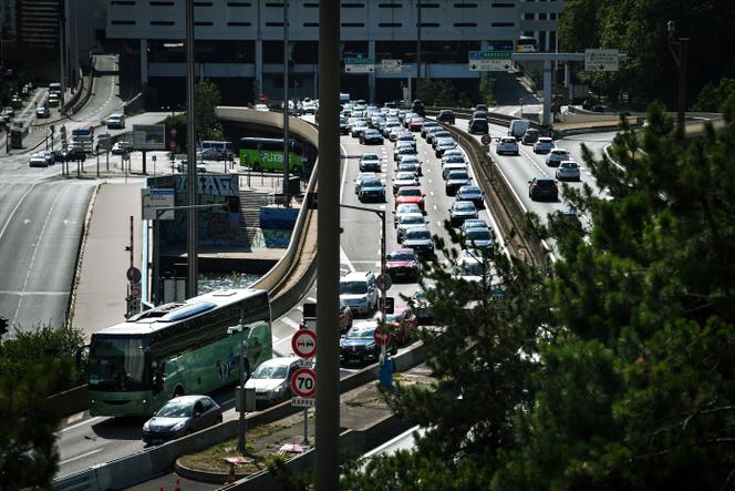 La route M6 (ex-A6) près de Lyon, le 15 juillet 2023.