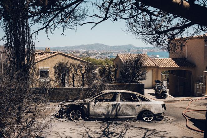 A l'Estaque, dans le 16ᵉ arrondissement de Marseille, au lendemain de l'incendie qui a ravagé les quartiers Nord, le 9 juillet 2025.