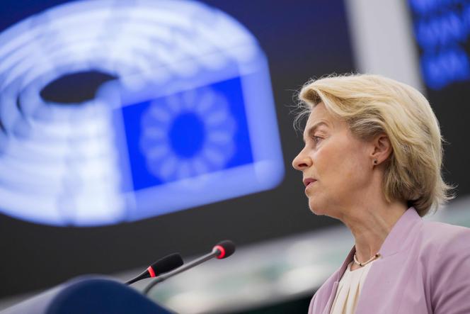 La présidente de la Commission européenne, Ursula von der Leyen, prononce un discours lors d’une session plénière au Parlement européen, à Strasbourg, le 9 juillet 2025. 