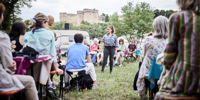 Au Festival d’Avignon, fortunes diverses pour « Prélude de Pan » et « Les Perses » joués en plein air