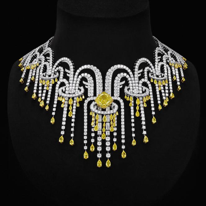 Collier anniversaire Eaux d’artifice, Fendi.
