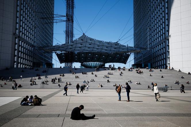 Dans le quartier d’affaires de La Défense (Hauts-de-Seine), le 7 avril 2025. 