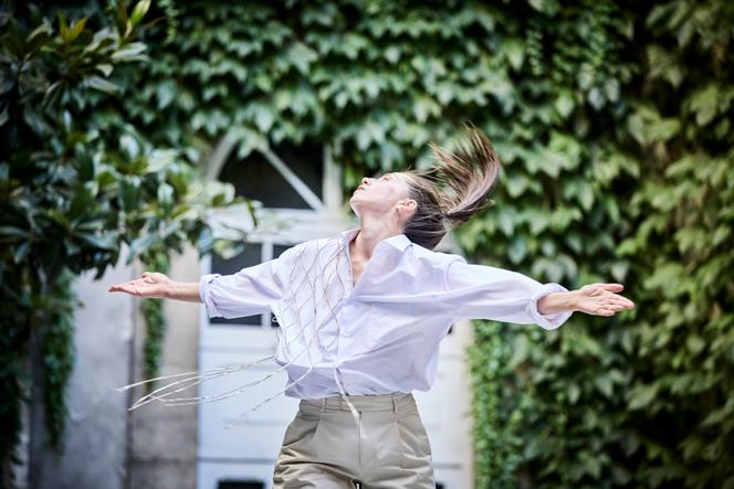 « Un spectacle que la loi considérera comme mien », de et avec la chorégraphe et danseuse Olga Dukhovna, au Festival d’Avignon, en juillet 2025.