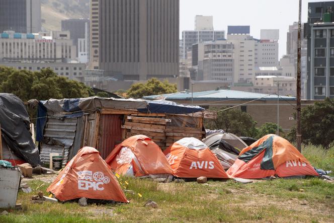 Des tentes installées à la périphérie de la ville du Cap, en Afrique du Sud, le 21 octobre 2021.