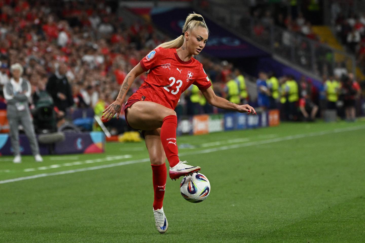 Alisha Lehmann, plus quâ€™un atout mÃ©diatique pour la Suisse, avant son quart de finale de...