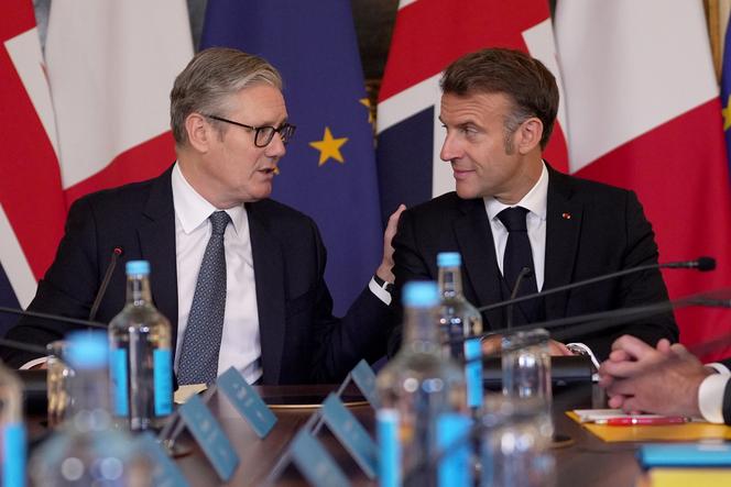 Le premier ministre britannique, Keir Starmer, et le président français, Emmanuel Macron, à Londres, le 10 juillet 2025.