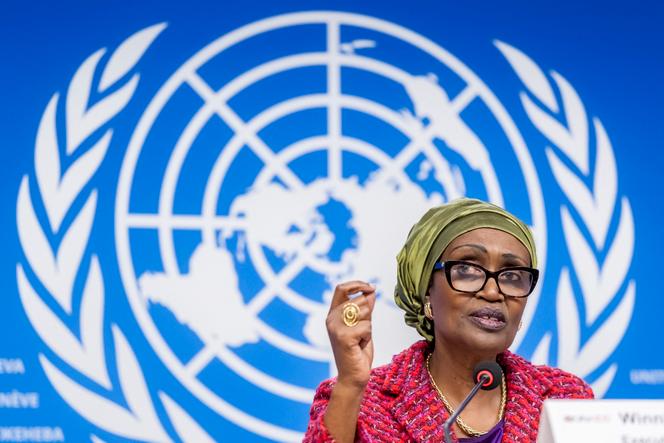 La directrice exécutive de l’Onusida, Winnie Byanyima, s’exprime à propos de l’impact des coupes budgétaires américaines sur la riposte mondiale au VIH lors d’une conférence de presse dans les bureaux des Nations unies, à Genève (Suisse), le 24 mars 2025.