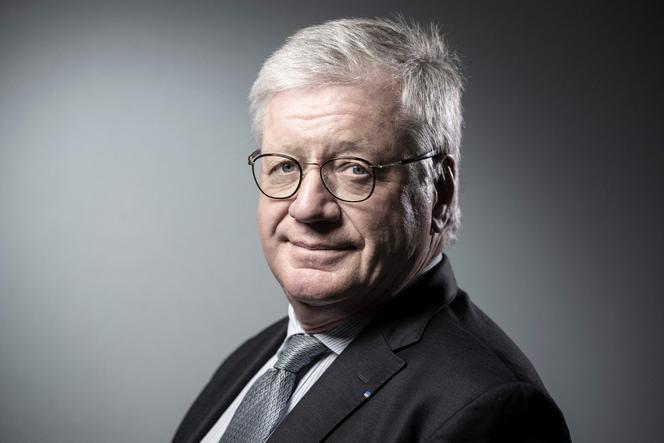Le PDG du groupe d’édition français Glenat, Jacques Glenat, lors d’une séance photo dans son bureau, le 10 janvier 2019, à Paris.