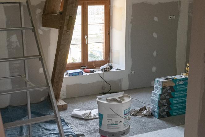 L’isolation par l’intérieur d’une longère, à Foucherolles (Loiret), en avril 2021. 